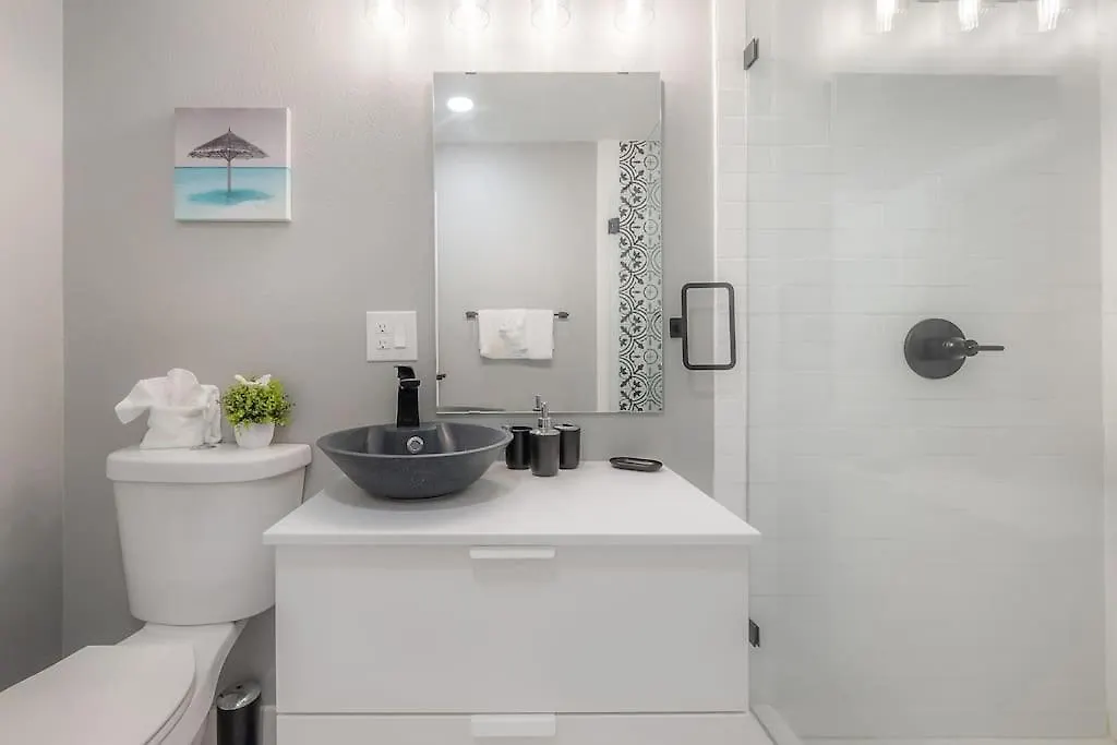 The Pearl Cottage 2B/1R With King And Fast Wifi Tampa