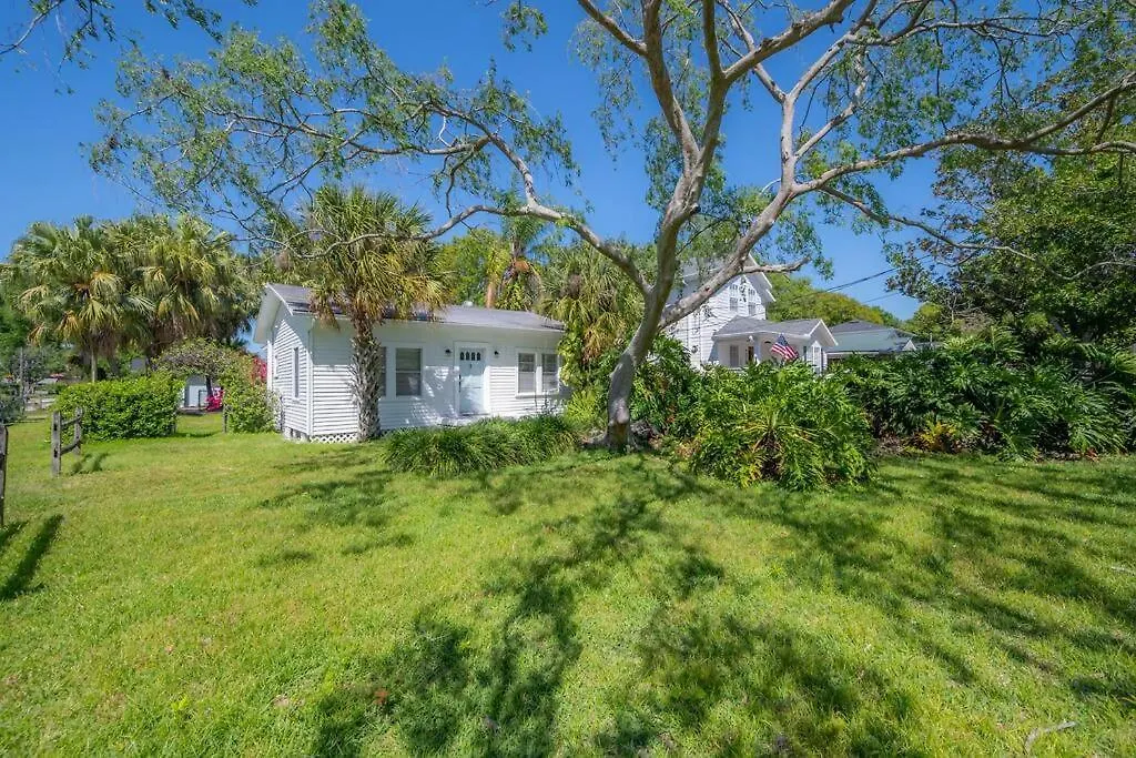 The Pearl Cottage 2B/1R With King And Fast Wifi Tampa